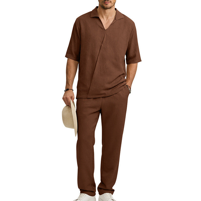 Camicia e pantaloni a maniche corte con risvolto da uomo