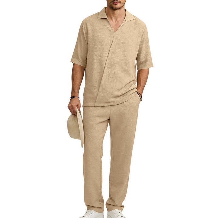 Camicia e pantaloni a maniche corte con risvolto da uomo